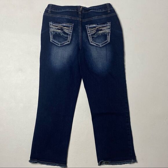 Maurice’s | Denim Capri’s with a Raw Hem - Picture 4 of 7